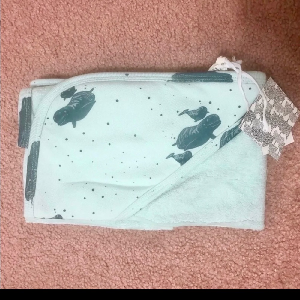 Kate Quinn Beluga hooded towel